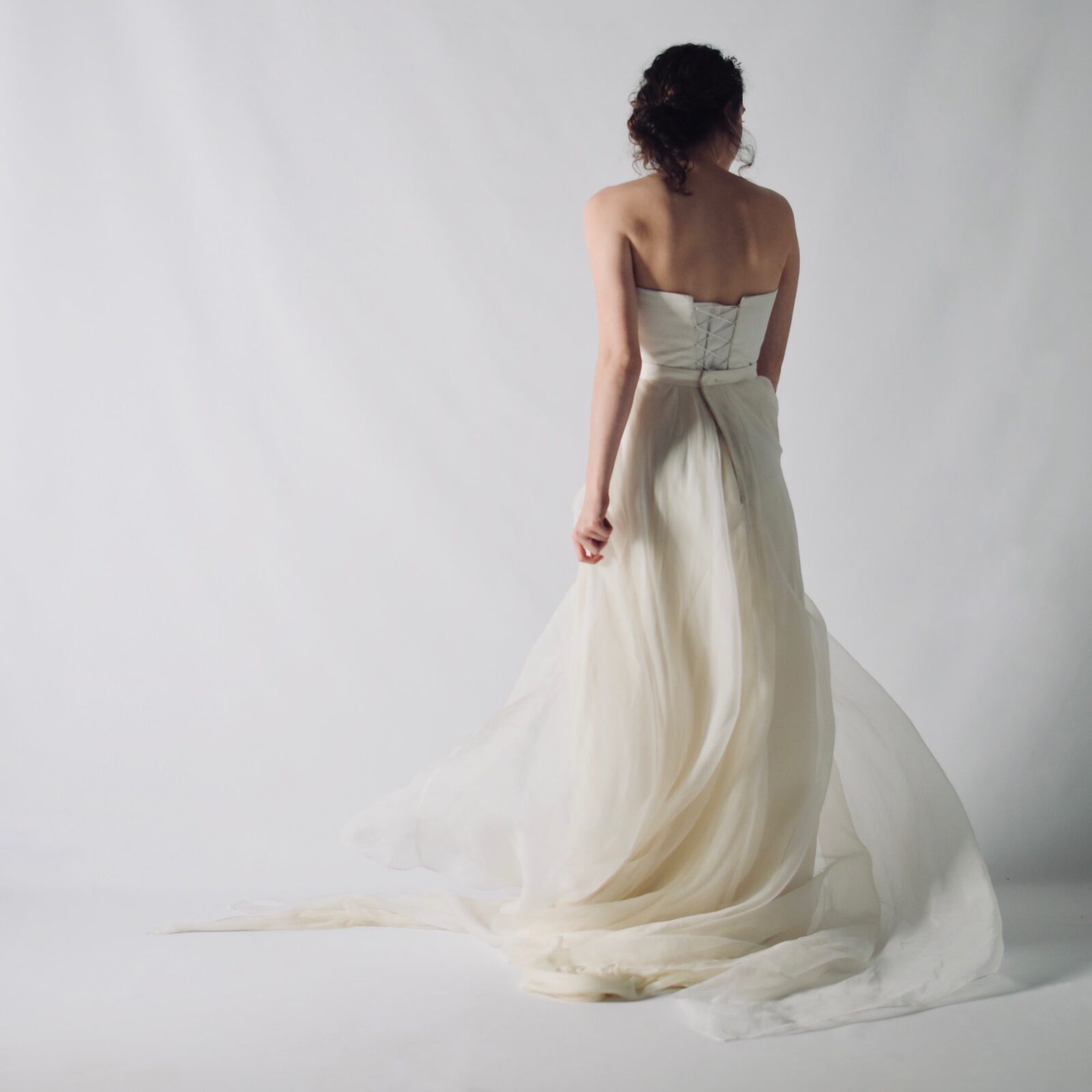 Strapless wedding dress outfit | Larimeloom | Bridal Collection